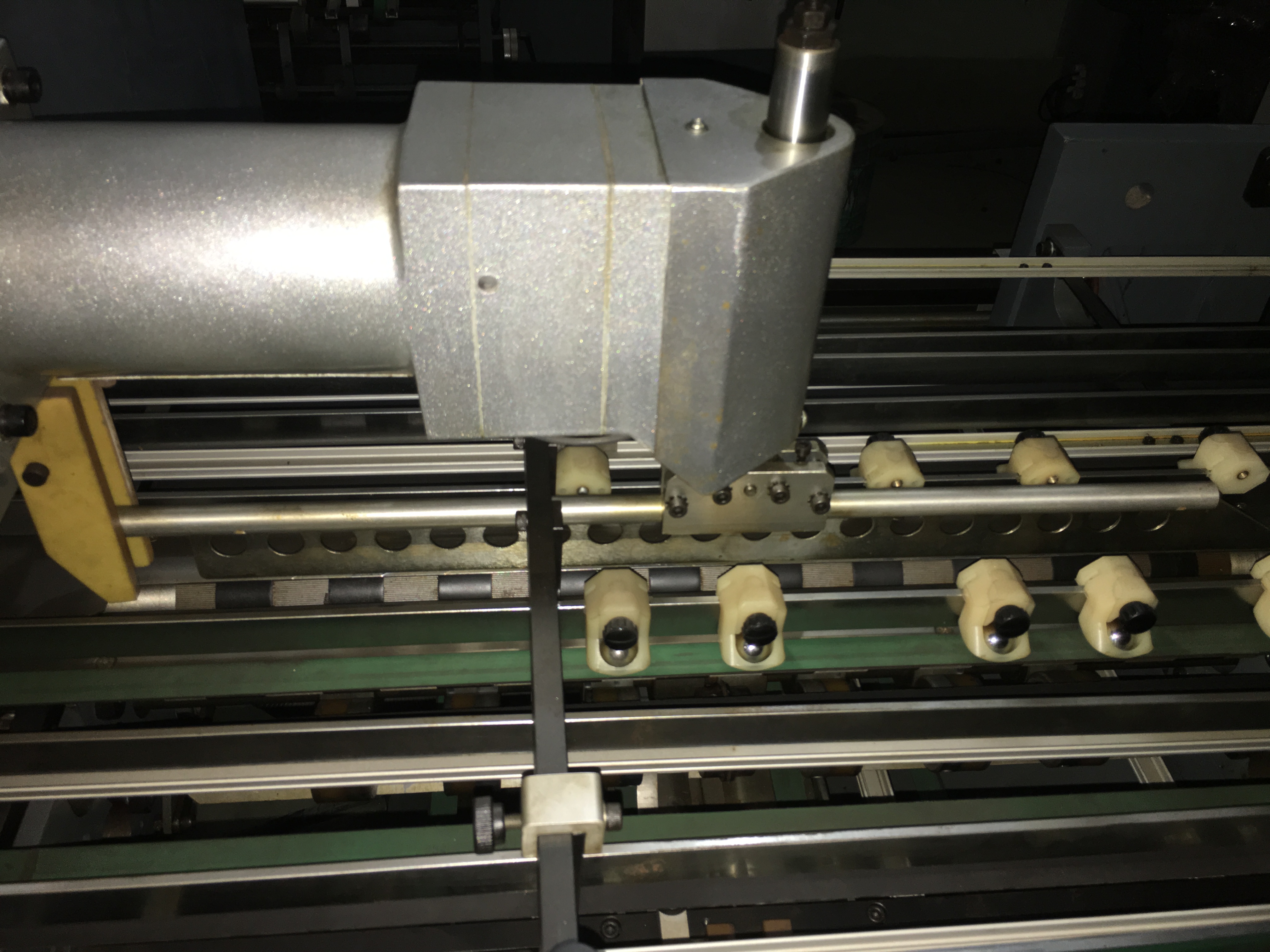 Mesin lipat kertas otomatis untuk penggunaan industri pencetakan
